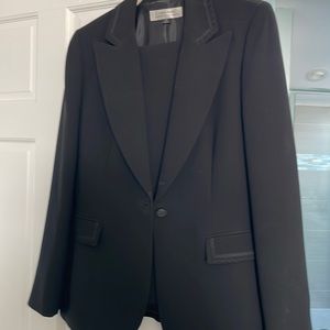 Tahari Women’s Suit - blazer and matching pants